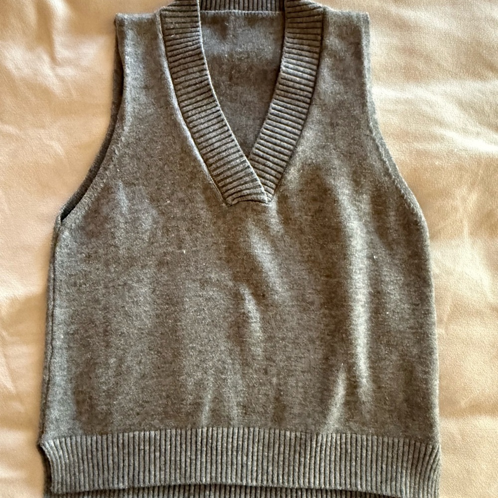 Gray Sleeveless Women's Sweater Vest